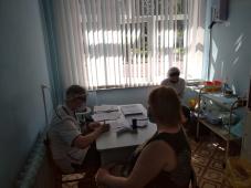 17 июня 2021 г. Великий Новгород, Новолучанская ул., д. 17. В гимназии № 2 прошли вакцинацию против новой короновирусной инфекции (первый этап) сотрудники общеобразовательных и дошкольных учреждений. Фото управления по работе со СМИ