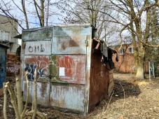 20.03.2026. Великий Новгород, Ильина ул., 21а.Гараж установлен в отсутствие разрешительных документов. Ведётся розыск собственника