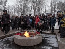 20 января 2019 г. Великий Новгород, кремль. Мемориал &quot;Вечный Огонь Славы&quot;. 75-я годовщина освобождения Новгорода от немецко-фашистских захватчиков. Возложение венков и цветов. Фото Анны Костецкой