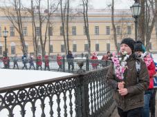 16 марта 2019 г. Великий Новгород. Празднование пятой годовщины воссоединения Крыма и Севастополя с Россией. Флешмоб у подножия памятника «Тысячелетие России». Фото Анны Бочаровой