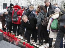 15 февраля 2016 г. Великий Новгород. Торжественный митинг у мемориала Афганистан болит в моей душе. Фото Игоря Белова