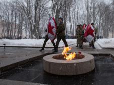 20 января 2019 г. Великий Новгород, кремль. Мемориал &quot;Вечный Огонь Славы&quot;. 75-я годовщина освобождения Новгорода от немецко-фашистских захватчиков. Возложение венков и цветов. Фото Анны Костецкой