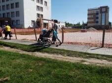 18 июня 2019 г. Великий Новгород, ул. Кочетова, д. 31. Мэр Сергей Бусурин посетил строящуюся парковку у детской поликлиники № 2. Фото управления по работе со СМИ