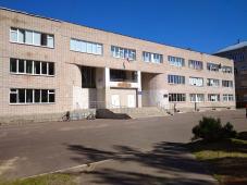 17 июня 2021 г. Великий Новгород, Новолучанская ул., д. 17. В гимназии № 2 прошли вакцинацию против новой короновирусной инфекции (первый этап) сотрудники общеобразовательных и дошкольных учреждений. Фото управления по работе со СМИ