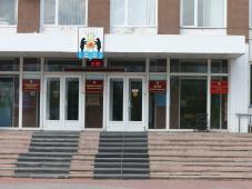 Вход в здание Администрации Великого Новгорода. Фото Игоря Белова