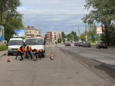 11 июля 2019 г. Великий Новгород, Нехинская ул. Ремонт дороги в рамках национального проекта &quot;Безопасные и качественные автомобильный дороги&quot;. Фото Ольги Полуяновой