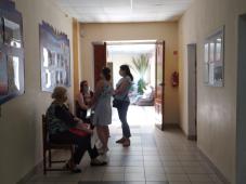 17 июня 2021 г. Великий Новгород, Новолучанская ул., д. 17. В гимназии № 2 прошли вакцинацию против новой короновирусной инфекции (первый этап) сотрудники общеобразовательных и дошкольных учреждений. Фото управления по работе со СМИ