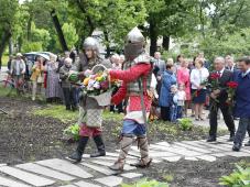 10 июня 2017 г. Великий Новгород празднует свой 1158-й год рождения. День города. Торжественная церемония открытия бюста новгородского писателя, Почетного гражданина Великого Новгорода Д.М. Балашова. Фото Игоря Белова