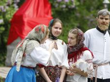 10 июня 2017 г. Великий Новгород празднует свой 1158-й год рождения. День города. Торжественная церемония открытия бюста новгородского писателя, Почетного гражданина Великого Новгорода Д.М. Балашова. Фото Игоря Белова