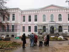 13 октября 2021г., Великий Новгород, Комплекс зданий Путевого дворца: главный дом (Городской Центр культуры и досуга им.Н.Г. Васильева). Ремонтно-восстановительные работы. Фотография управления по работе со СМИ