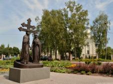 Великий Новгород. Памятник Петру и Февронии