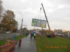 Демонтаж незаконно установленных билбордов. Фото предоставлено контрольно-административным управлением администрации Великого Новгорода