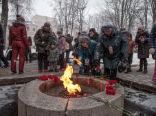 20 января 2019 г. Великий Новгород, кремль. Мемориал &quot;Вечный Огонь Славы&quot;. 75-я годовщина освобождения Новгорода от немецко-фашистских захватчиков. Возложение венков и цветов. Фото Анны Костецкой